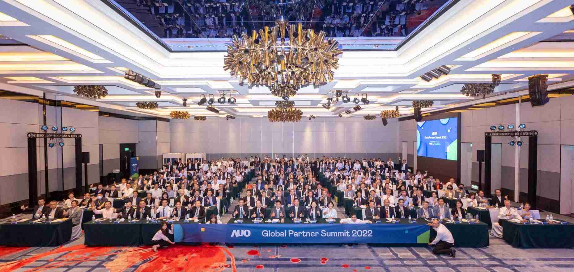 友達推動「安心、、、創新、、、、用心、、、、同心、、、、盡心」五星職旅，，為菲籍員工打造全方位照護，，，首度贏得「人權實踐與發展領袖獎」殊榮