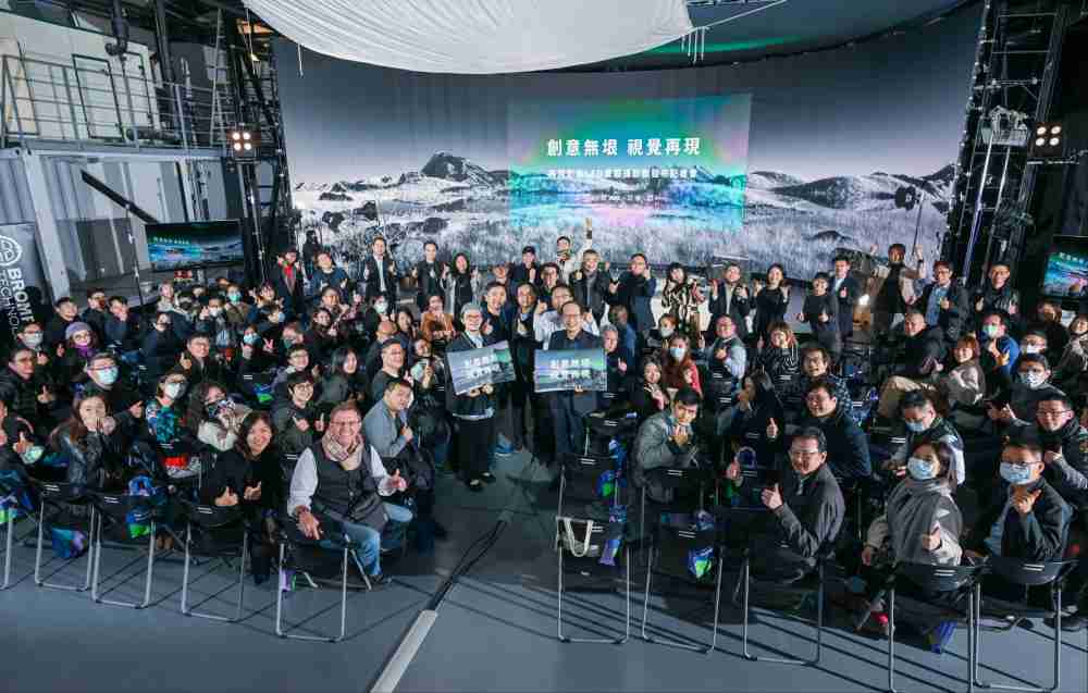 再现影像LED虚拟制作摄影棚整合拍摄场景、、、、内容制作、、技术指导到设备租借一站式服务，，，可望提升LED虚拟制作的影视效能，，进而产出更多高质量细致作品