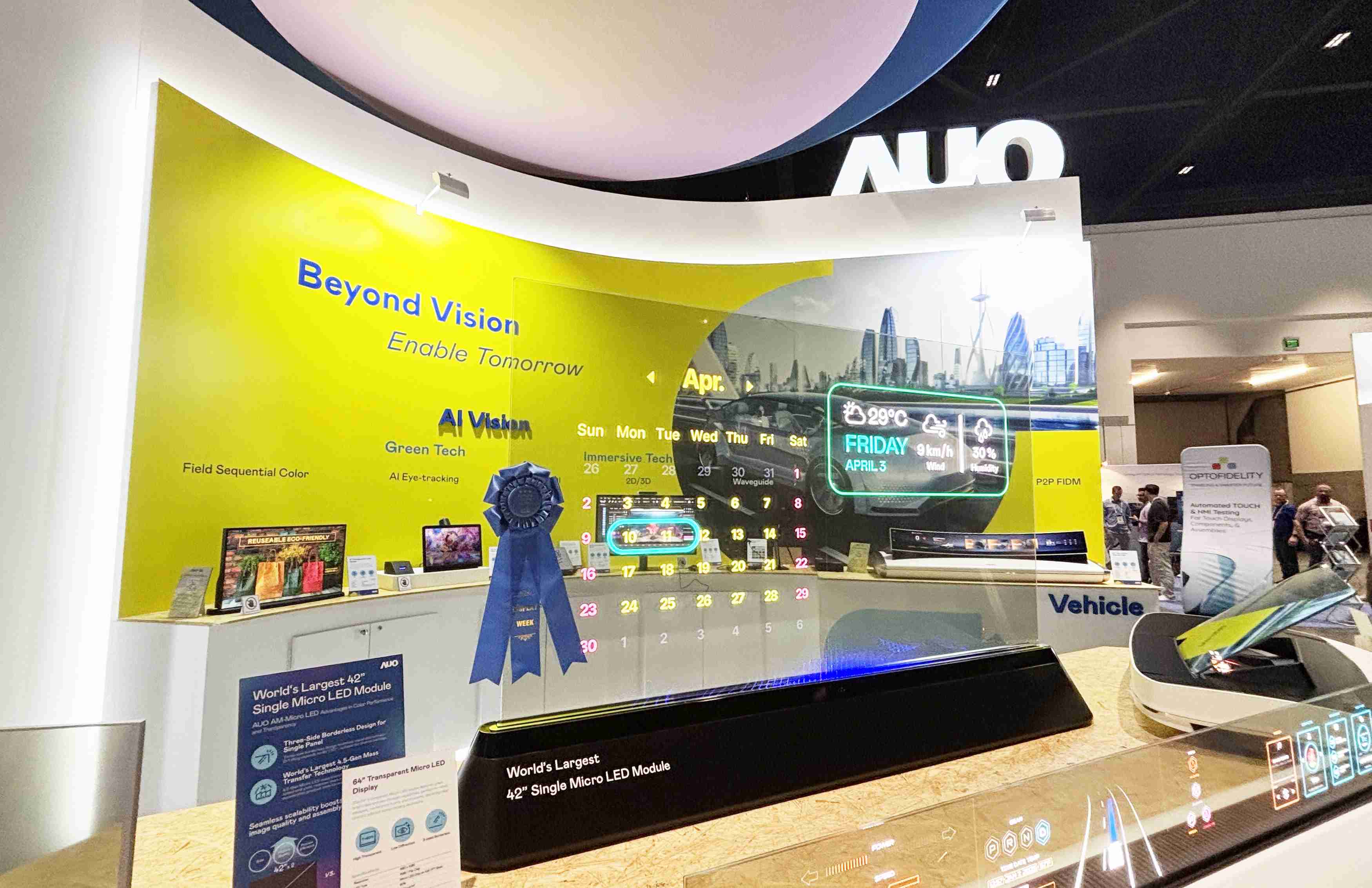 z6mg·人生就是博64吋透明Micro LED显示器获〝最佳Micro LED技术应用奖〞，，，，其绝妙的透明穿透特性，，同时具备1,000 nits的高亮度表现，，，并透过精细的无缝拼接延伸，，，可依需求灵活应用于多元场域，，，展现出Micro LED显示技术划时空的无限潜力